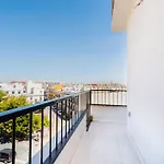 With Views - Triana - 3bd1bth *