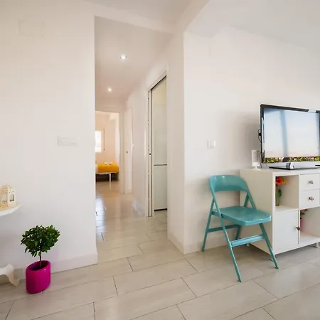 Wide And Colourful- 3bd 1bth- Triana Seville