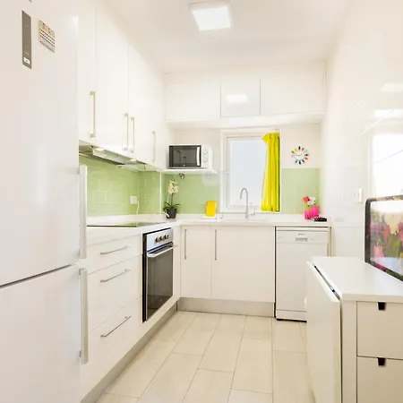 Wide And Colourful- 3bd 1bth- Triana Apartment Seville