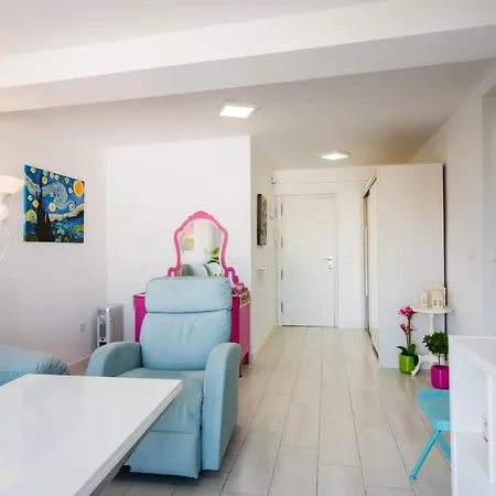 Apartment Wide And Colourful- 3bd 1bth- Triana Seville