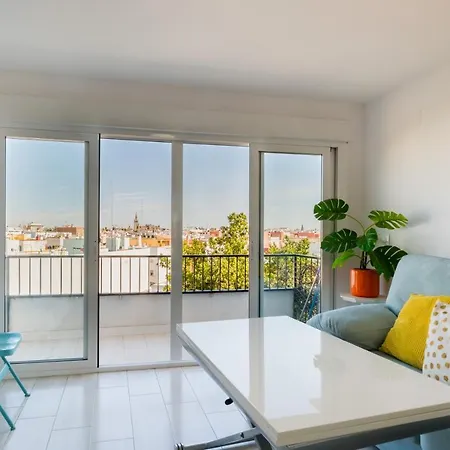 Wide And Colourful- 3bd 1bth- Triana *