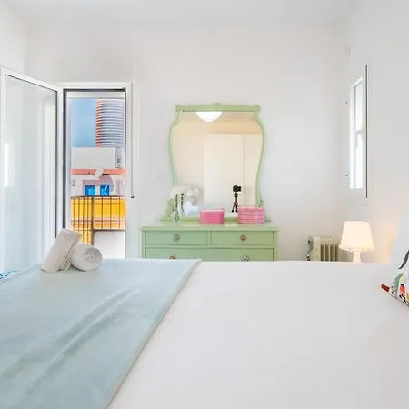Apartment Wide And Colourful- 3bd 1bth- Triana Seville