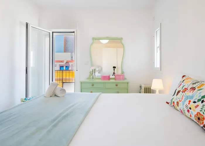 Apartment With Views - Triana - 3bd1bth *