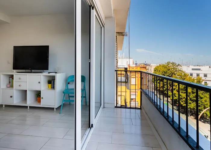 Apartment With Views - Triana - 3bd1bth *