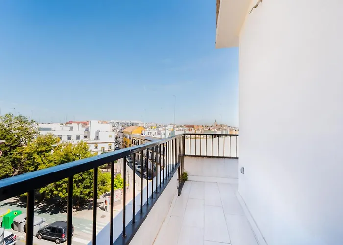 With Views - Triana - 3bd1bth *