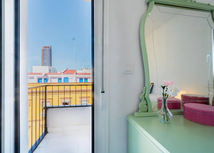 With Views - Triana - 3bd1bth Apartment *